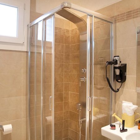 Hotel Britannia Rimini Marina Centro Zewnętrze zdjęcie