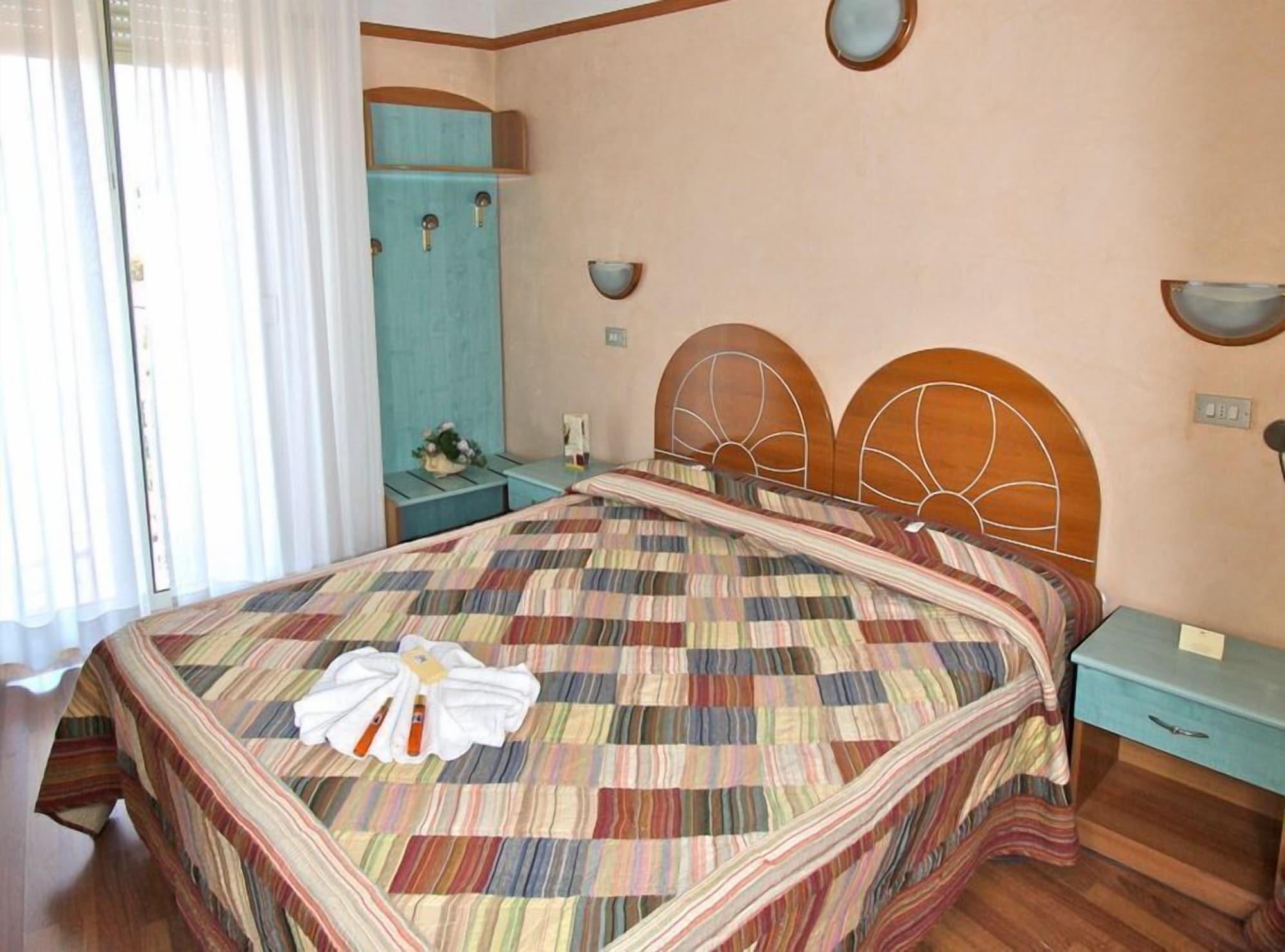 Hotel Britannia Rimini Marina Centro Zewnętrze zdjęcie