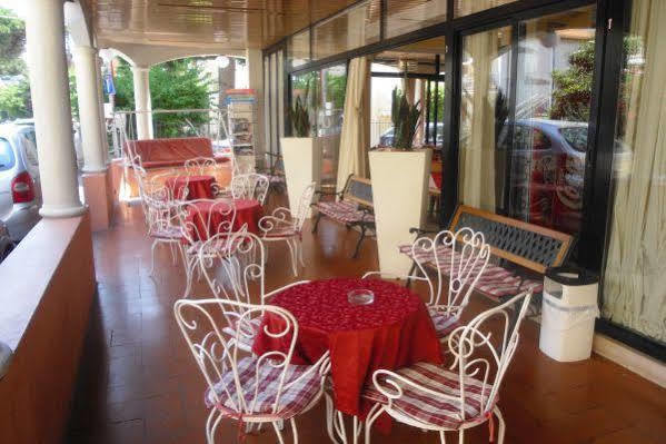 Hotel Britannia Rimini Marina Centro Zewnętrze zdjęcie