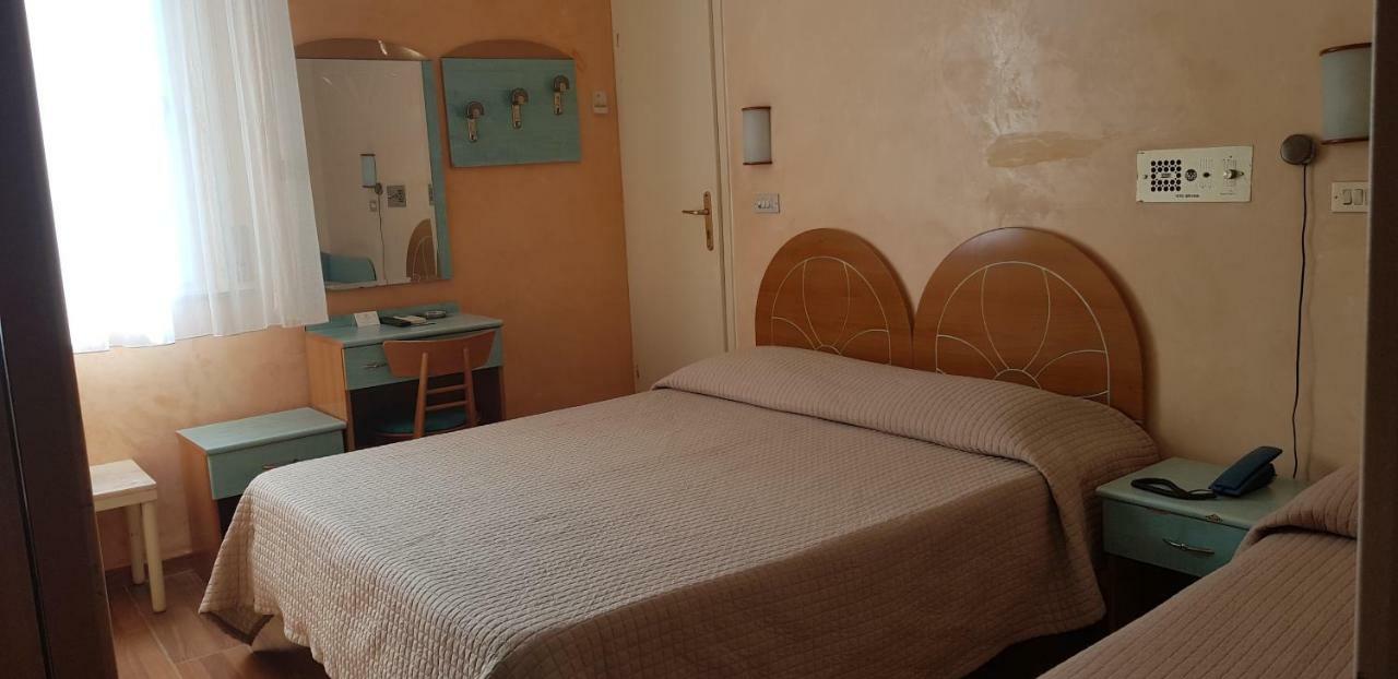 Hotel Britannia Rimini Marina Centro Zewnętrze zdjęcie