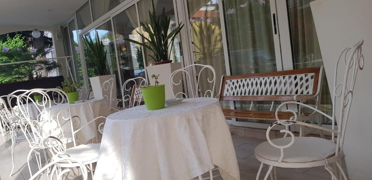 Hotel Britannia Rimini Marina Centro Zewnętrze zdjęcie